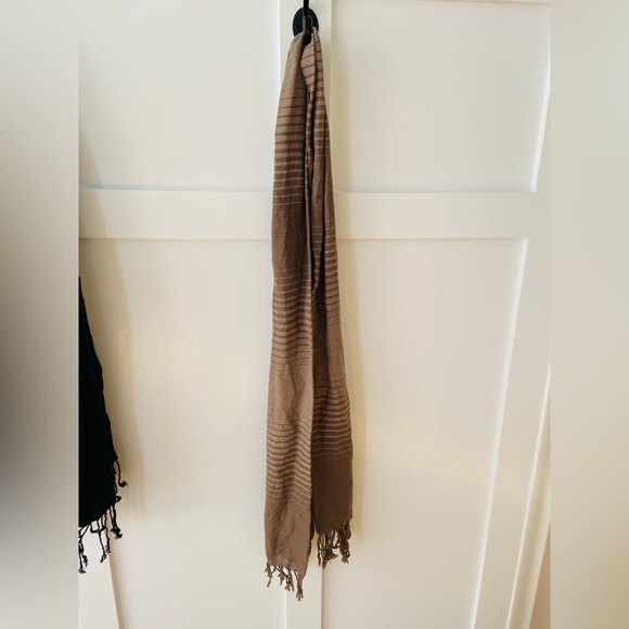 Women’s Scarves (set of 4) - Picture 6 of 6